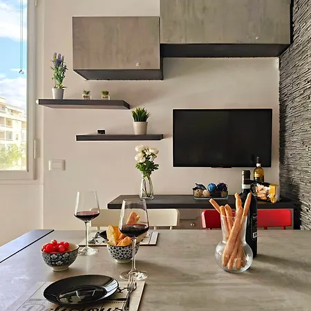 Simona And Luca's House - Bright And Unique Two-room *